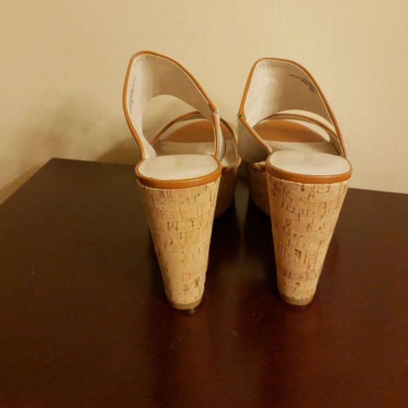 NWOT Nine West Cork Wedges - Picture 3 of 4